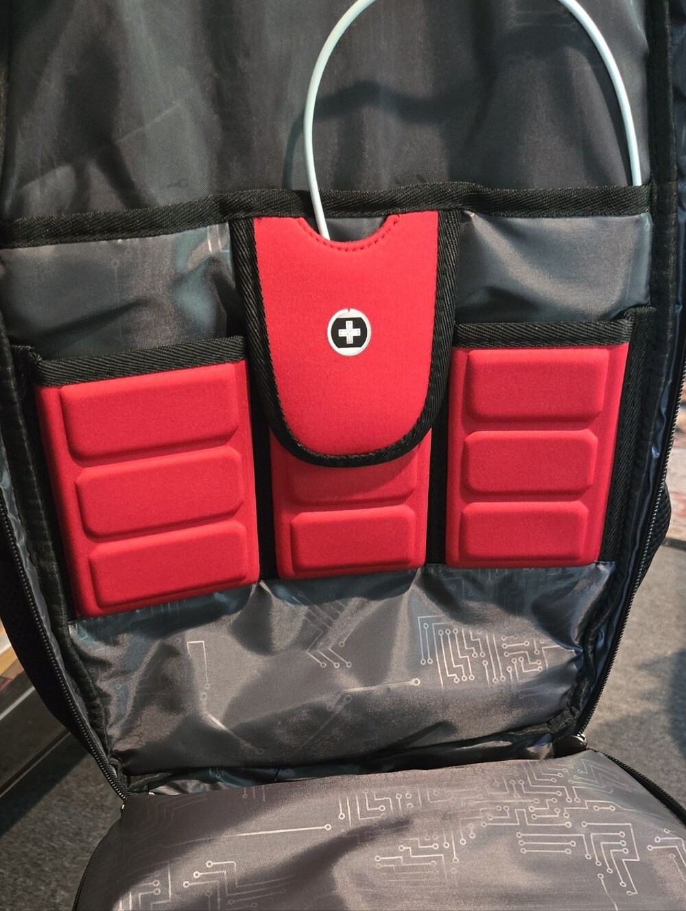 Swissdigital Design J14-41 Antibacterial Travel Laptop Backpack RFID USB TSA - Picture 9 of 10